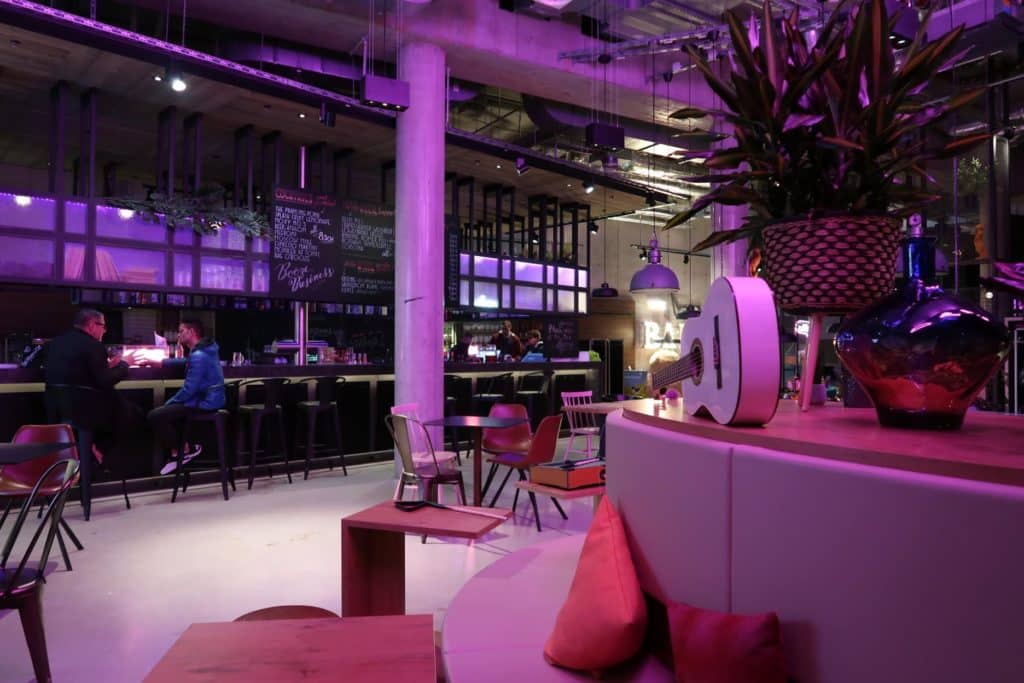 Hotelbar Moxy Frankfurt City