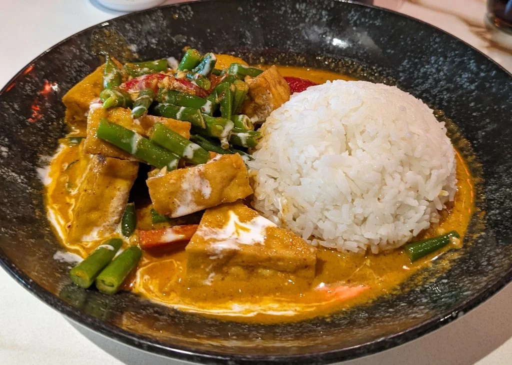 Von Aroydee bis Toh Thong - die 6 besten Thai Restaurants in Frankfurt 17 Thailändisches Curry mit Tofu